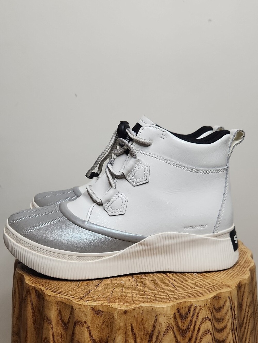 Sorel Youth Kids Unisex Waterproof High Top Shoes White Silver Size 6 - Picture 4 of 13